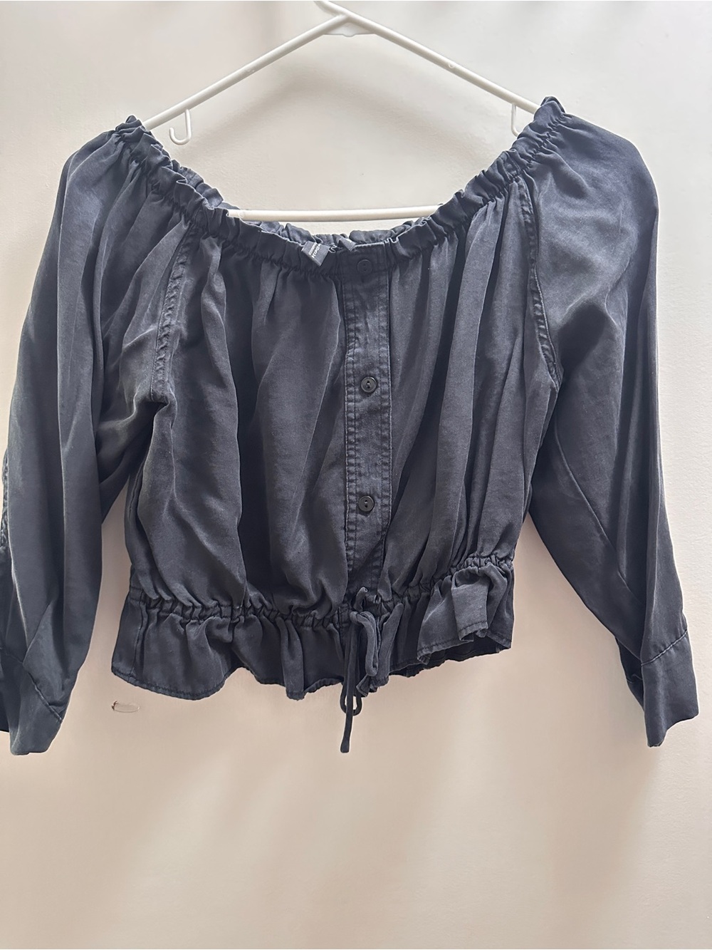 off-the-shoulder black cropped blouse - Charcoal